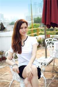 隔壁新搬来一个40多岁的女邻居